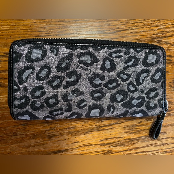 Coach wallet! Never been used! - Picture 3 of 4